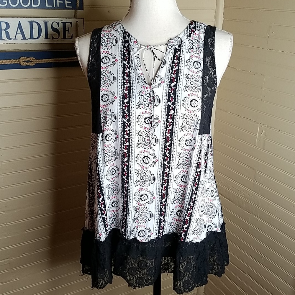 Umgee Floral & Lace Sleeveless Blouse